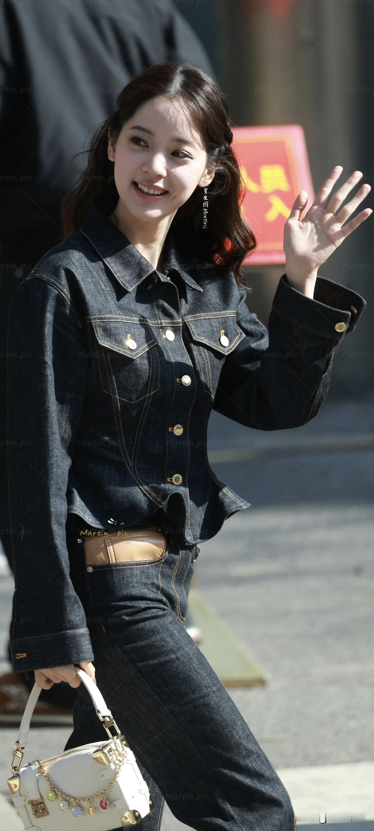 260214春晚彩排上班生图掉落~全身牛仔太美啦🤩