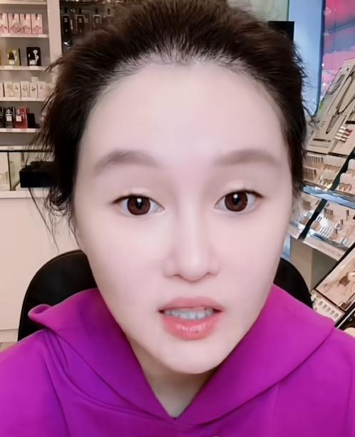 球球直播开麦，一句话让全网东北人破防了。她说，最恨那种红了就装不认识老乡的明星