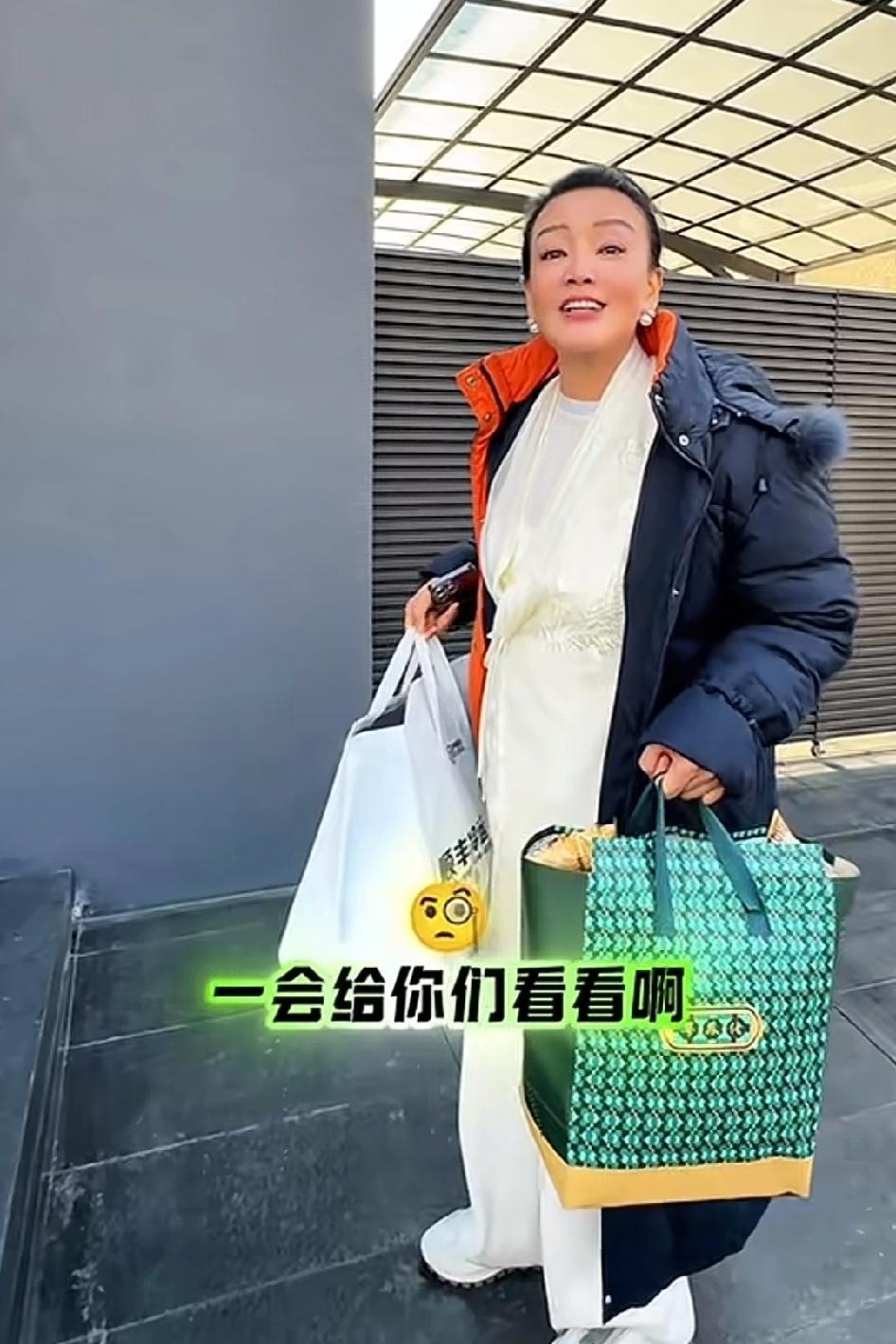 这么好的妈妈，这个儿子怎么就看不上？真的很想流泪，很想有一个这样的好妈妈一直亲