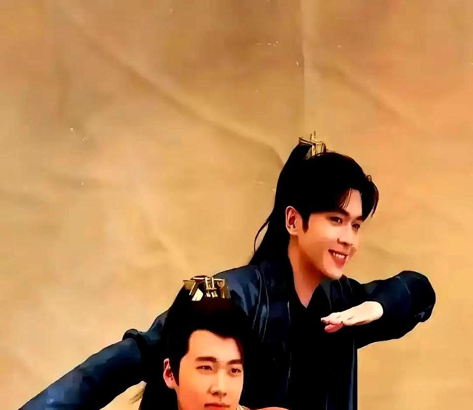 2000万片酬砍到200万，戏反倒更耐看了。剧组开机那天，我蹲在横店门口，