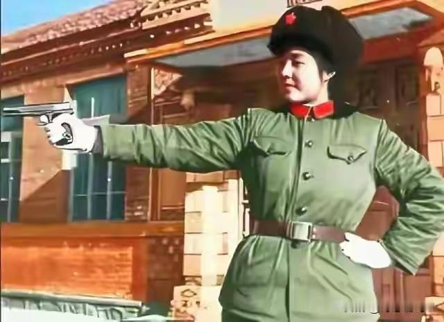 1988年，县中学有场特别的相亲会，皮肤黝黑、身板结实的退伍女兵宋春雪，被家里人