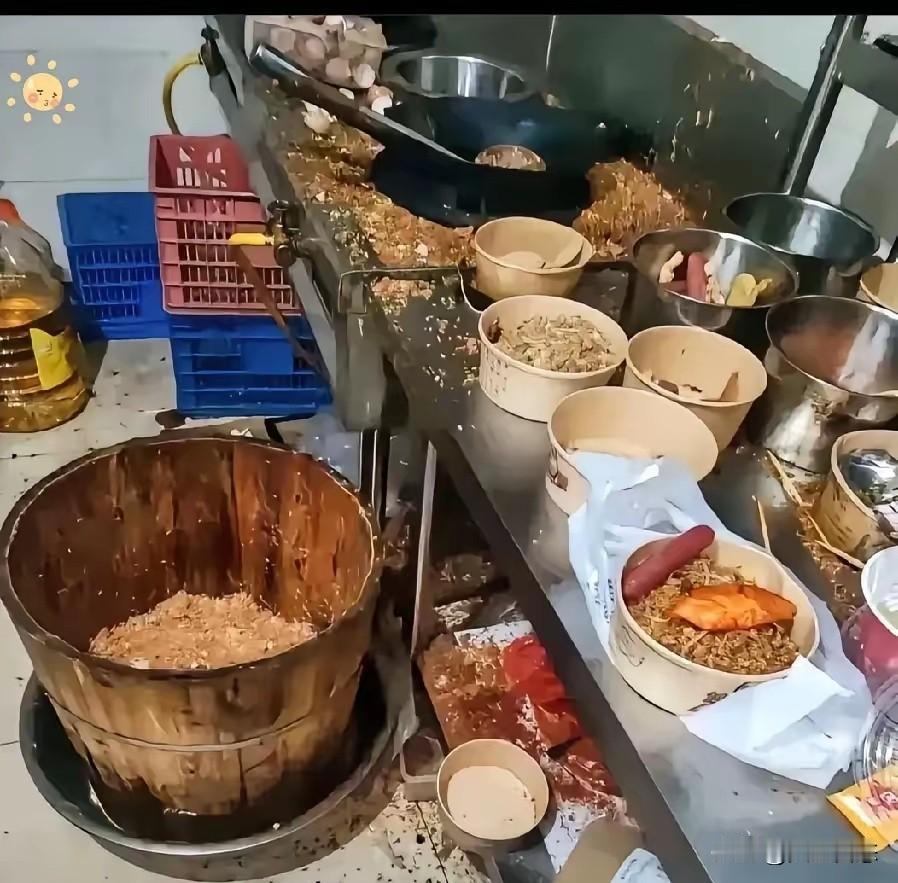 求你们了！少点外卖！看完这些后厨真相，我三天吃不下饭！不瞒你们说，去年我跑过