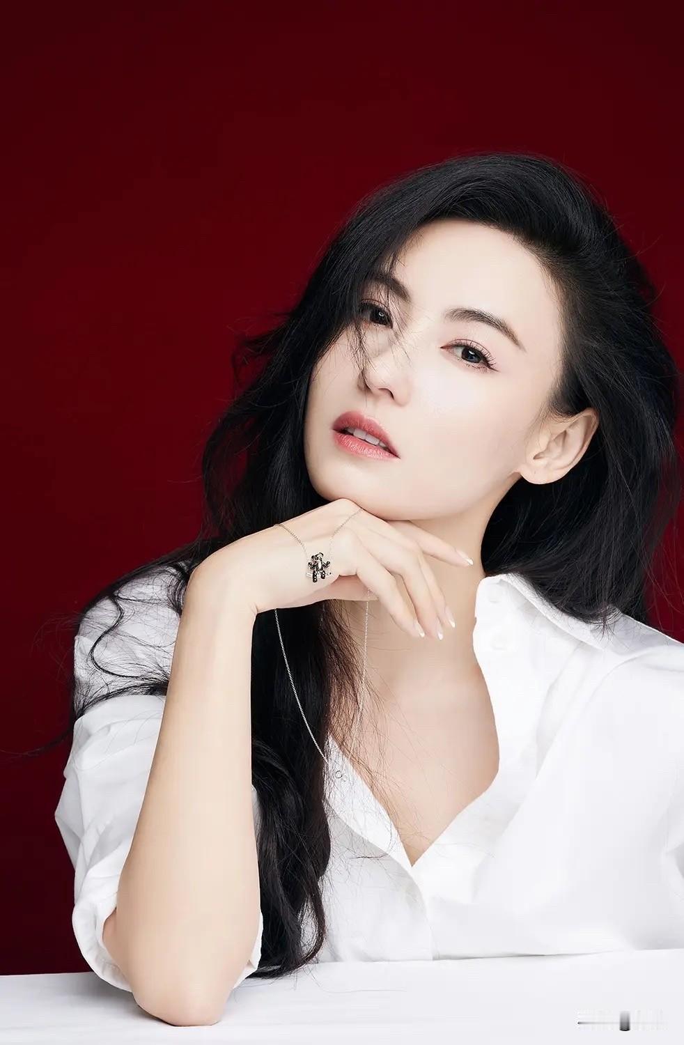 张柏芝终于不藏了，生三胎真实原因曝光，这次不是恋爱脑，也不是为了孩子的父亲，而是