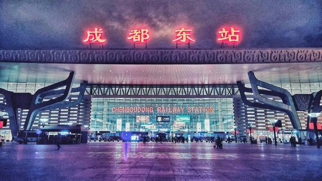 成西高铁若全面贯通，可能改变西北人口流向，使成都成为青海、甘肃年轻人外流的重要目