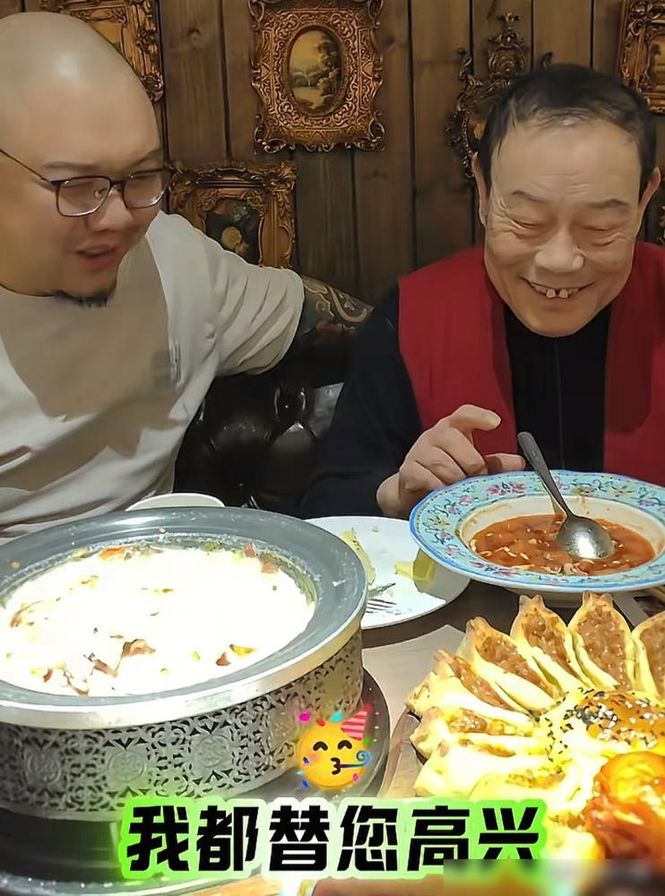 杨威和徒弟大涌庆祝杨威去德云社纲丝节演出，杨威老师提到去德云社纲丝节演出很开心，