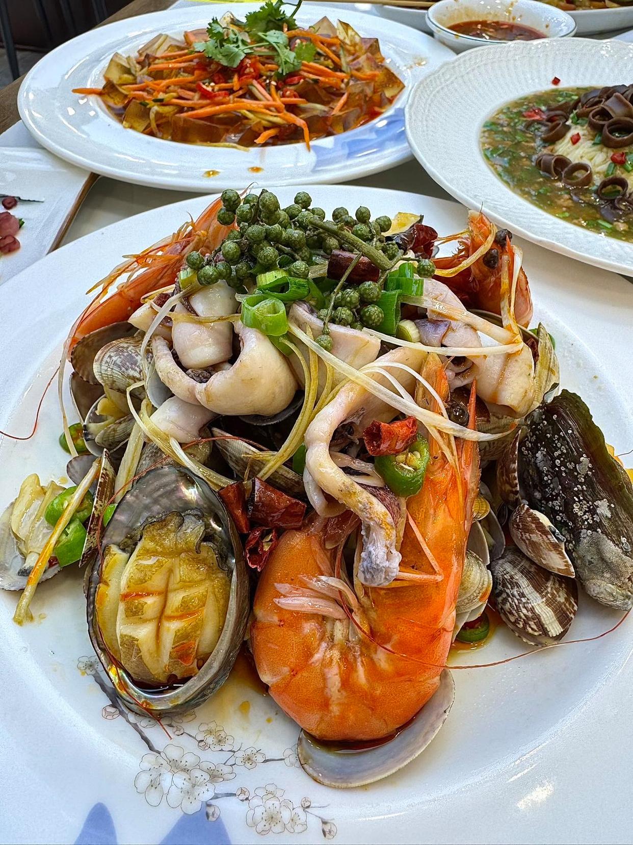 这就是山东这边经常说的三大件吧，海参，鲍鱼，大虾。[赞]