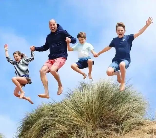 据一位资深王室官员爆料，凯特王妃所患的癌症非常严重。据说她得的是卵巢癌。凯特本