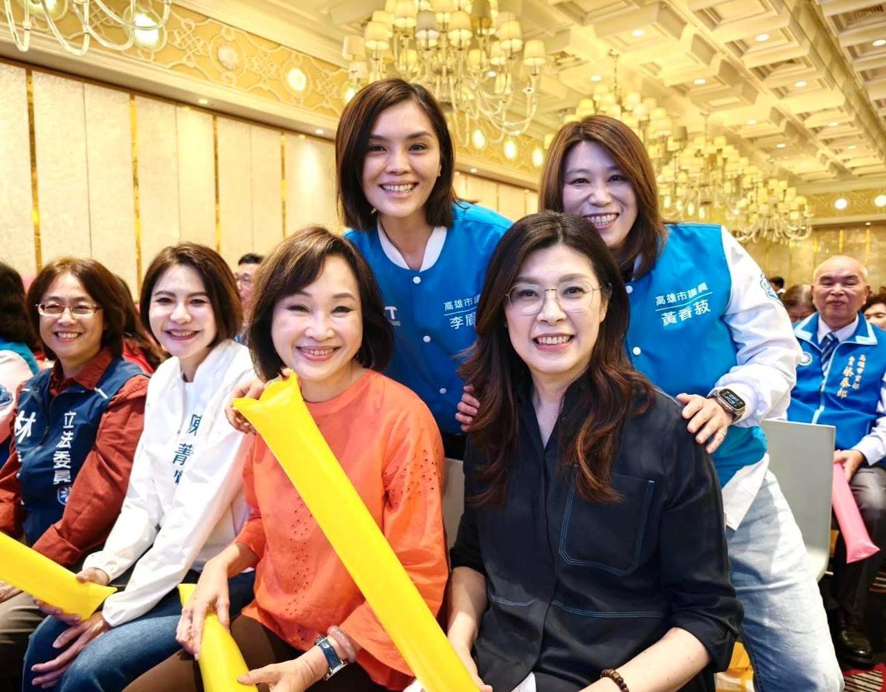 国民党立委陈菁徽今（15日）在脸书发文表示，高雄市新春团拜暨志家人姐妹会上，高