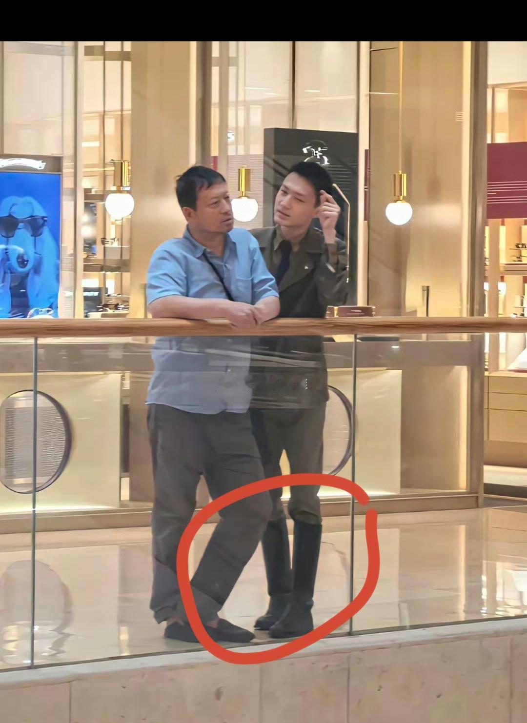 我想知道哪种职业的人需要穿这种鞋子上班[赞][赞]