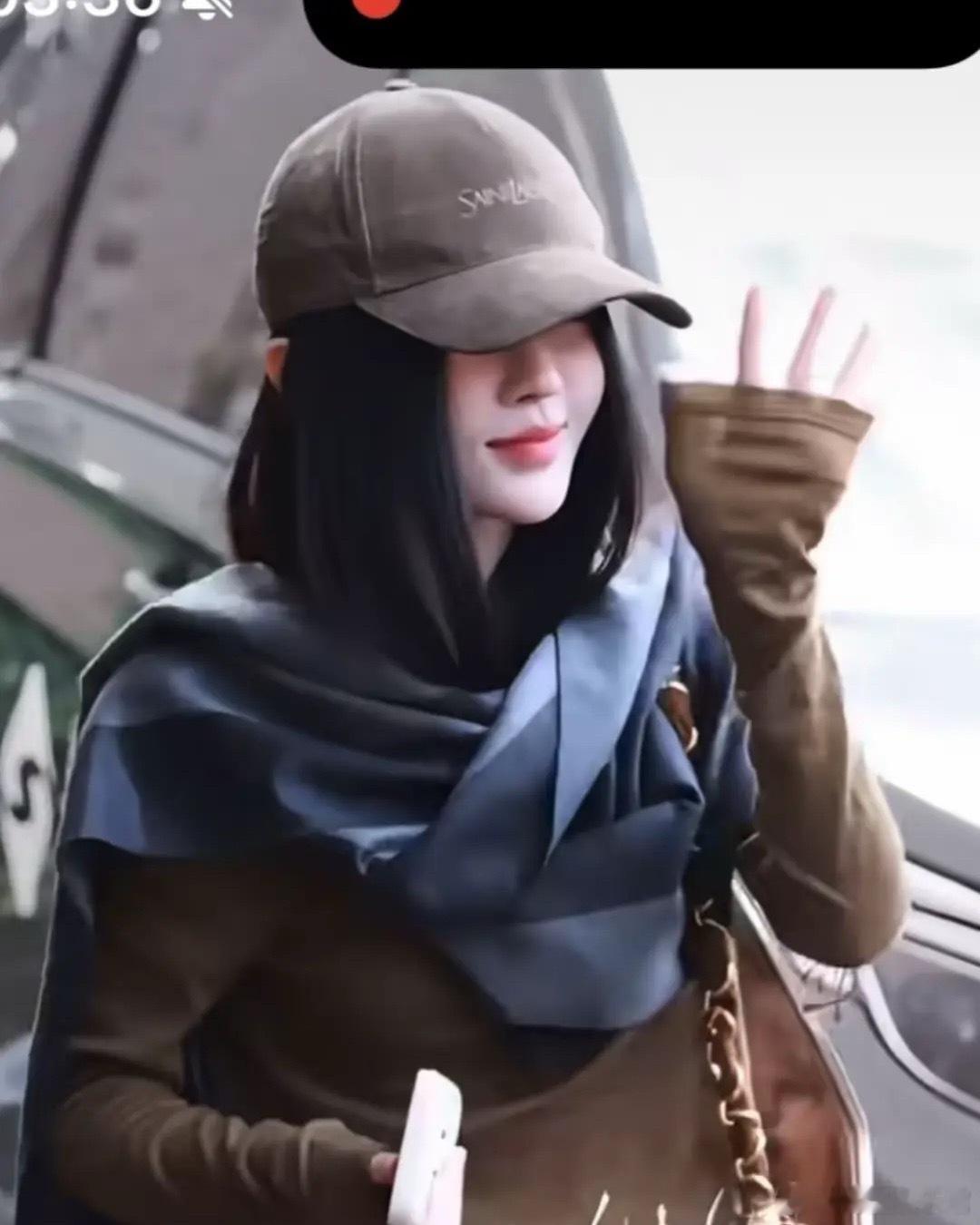 怪不得鞠婧祎没有表情，一有表情就崩了