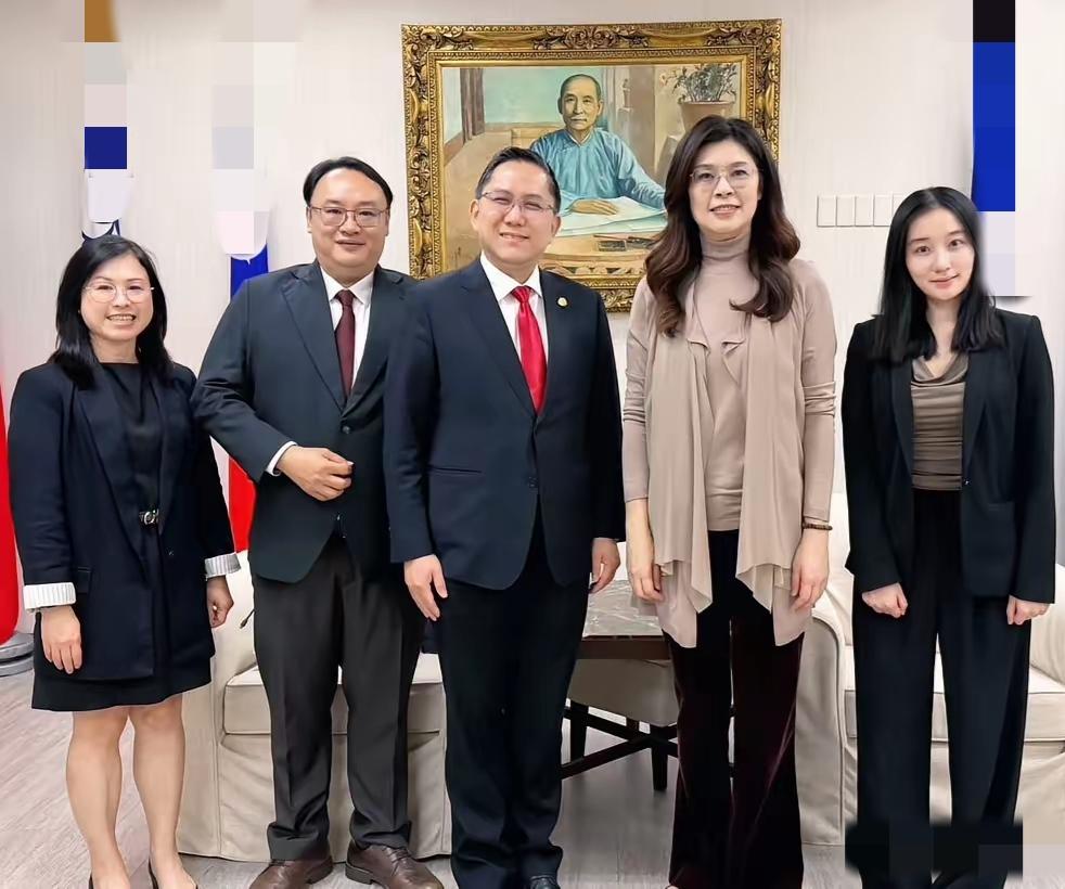 郑丽文这个国民党主席权威正在被严重削弱，国民党内斗加剧，民进党分化国民党初见成效