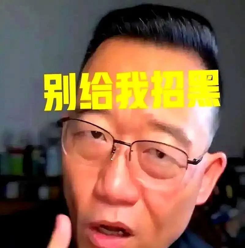 刘鹤英被爆把郑好踢出群聊。昨晚十点多，有粉丝截图显示群成员少了郑好，管理员只