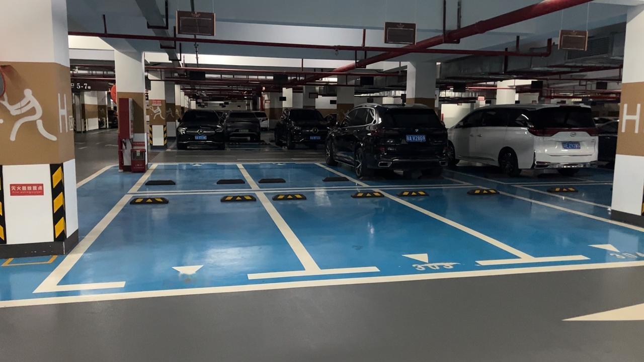 广州车位市场迎利好！业主停车难题有望缓解近日，广州多个住宅小区车位销售引发关注