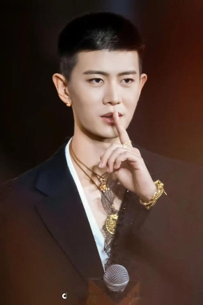 《枭起青壤》看了两集，弃了​《唐朝诡事录》看完了，好看​这追剧清单太真实