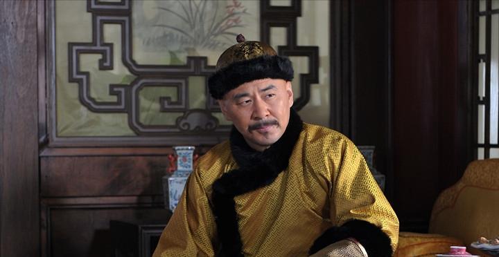 雍正元年八月，畅春园那道遗诏被翻出来给百官看的时候，人群里没人敢出声。满文、汉文