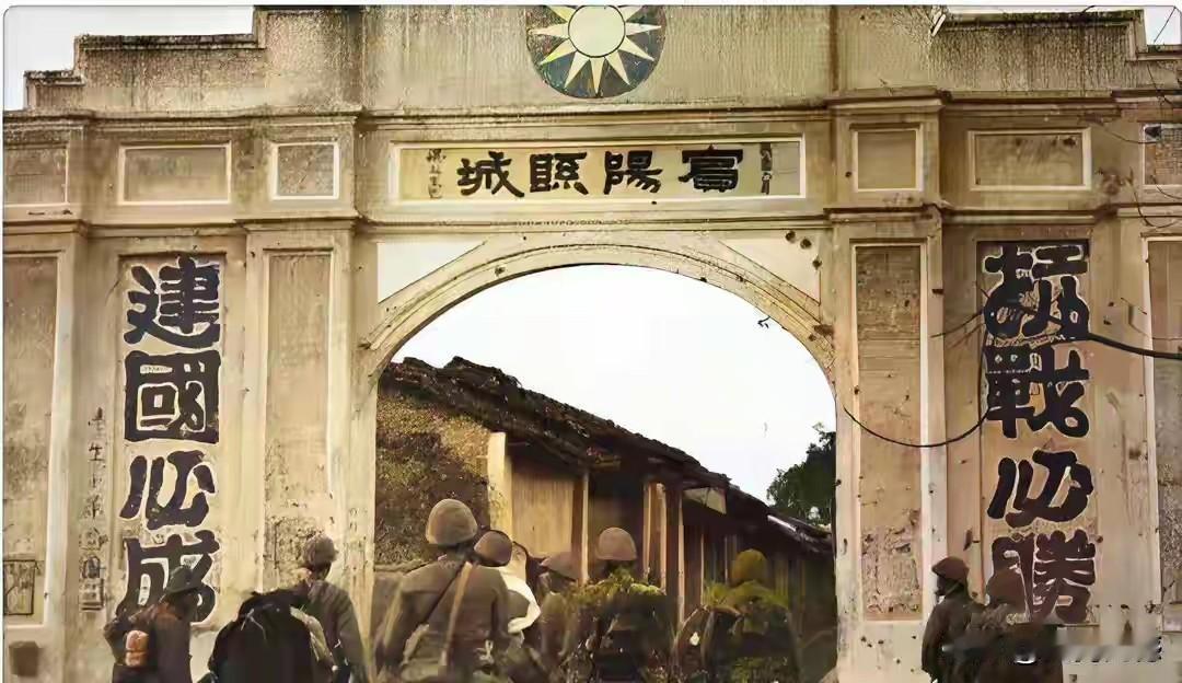 日本鬼子侵略宾阳的时候，一批全副武装的日本鬼子正在走进城门，但是在宾阳城门口赫然