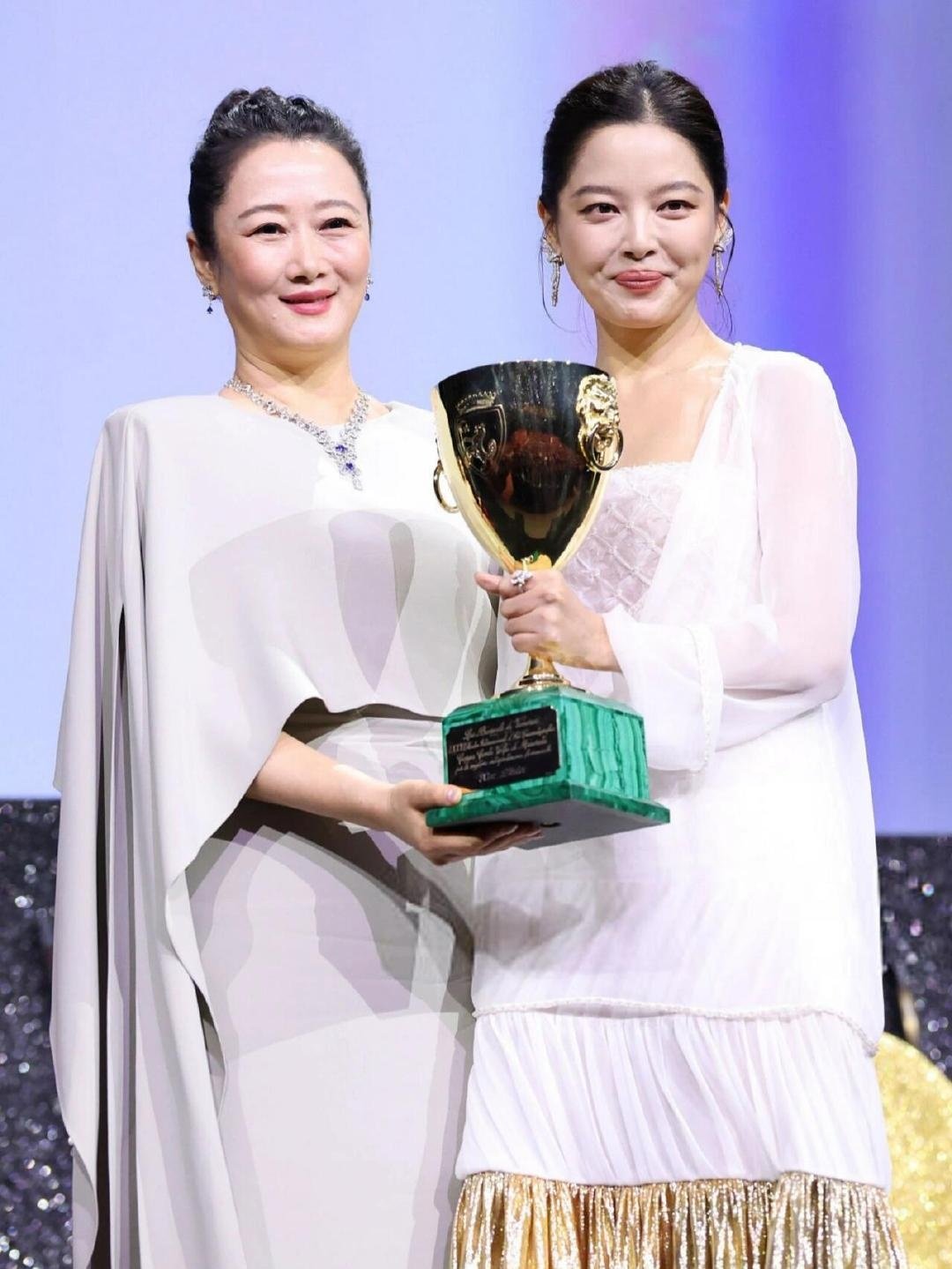 赵涛国际A类电影节评委撕奖履历赵涛当评委从不空手而归​从不空手而归！好厉害！