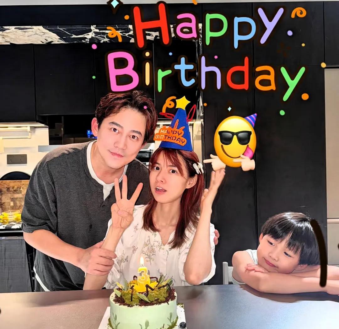 苏醒为老婆庆祝生日，他老婆才30岁啊！真的是好年轻，廖语辰95年的，比苏醒小了十