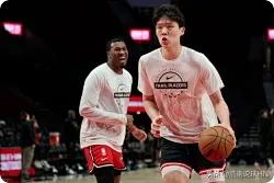 1月20号的杨翰森，再次征战G联赛，我有3个不可思议！1、小杨在NBA发展联