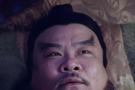 757年，安禄山醉酒后熟睡，阉人李猪儿趁机一刀捅进了他的肚子中，瞬间流出一片鲜血