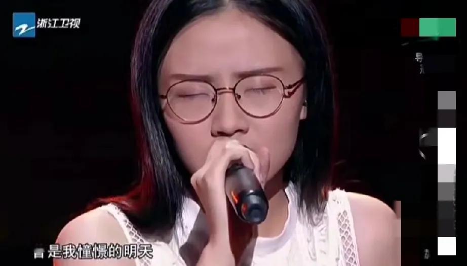 《好声音》郭沁近照曝光，摘下眼镜秒变女神，当年翻唱《紫》红遍大江南北郭沁在2