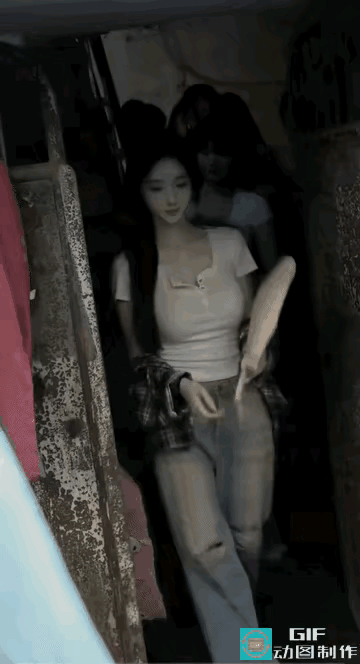 美女如云兮，美目盼兮！
