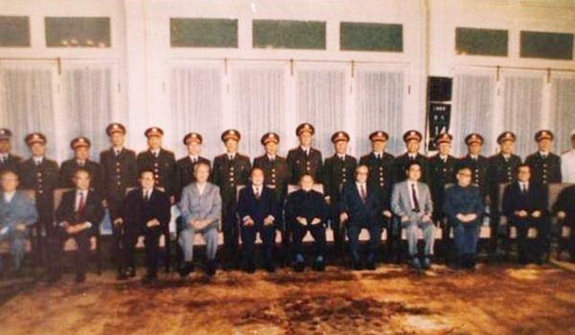 1988年我国恢复军衔制度时被授予上将的17位将军名单以及他们当时的具体职务有哪