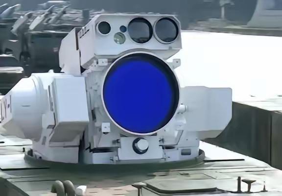 中国舰载激光武器震撼登场：美国怕的不仅是技术，更是背后的战略耐心与寂寞追光者