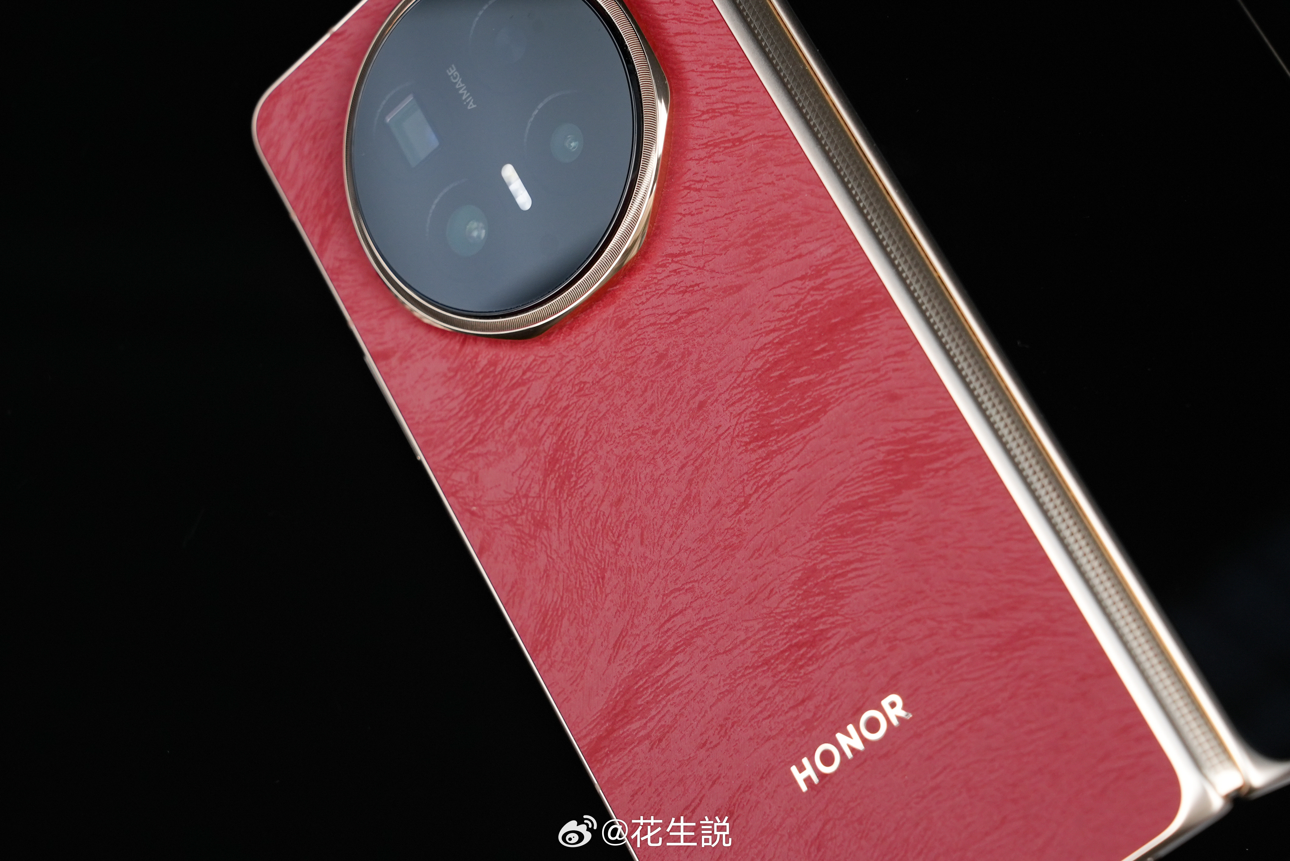 今年的荣耀MagicV6来得有点早啊，但配置却一点没缩水，1TB的版本电池干到