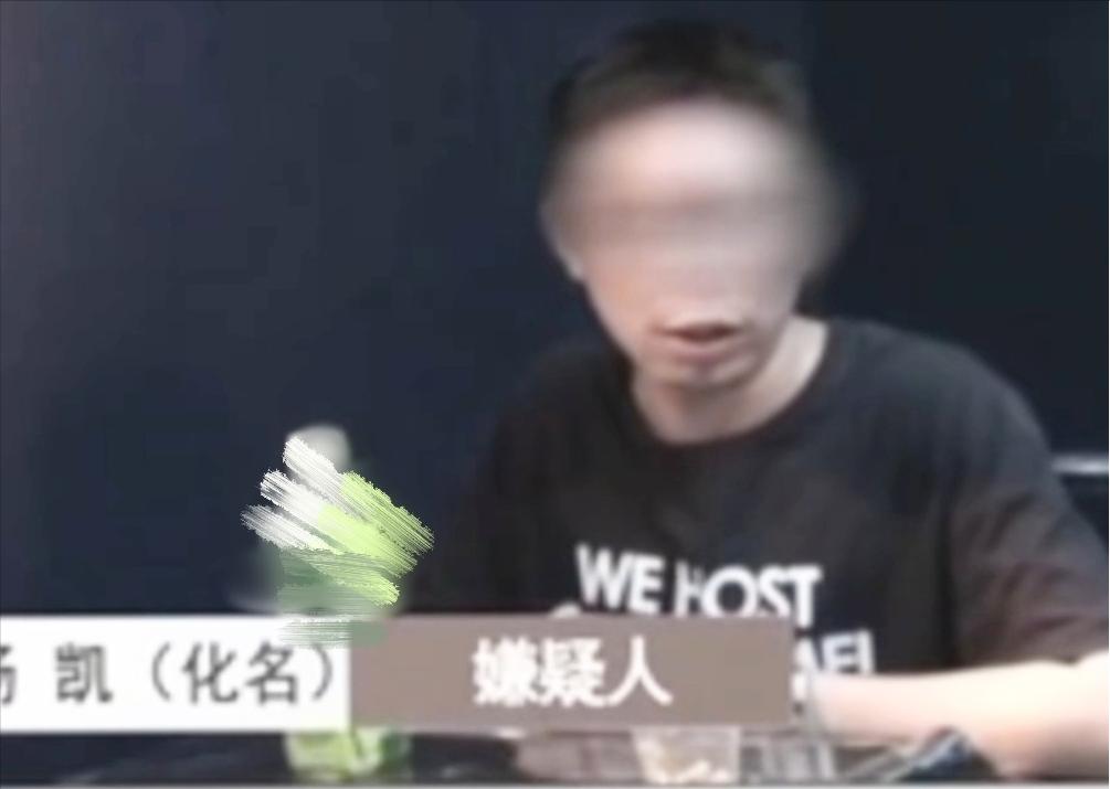 新婚才两个月的妻子突然死在沙发上，丈夫哭着说是摔了一跤。法医看着死者脖子上的红疹