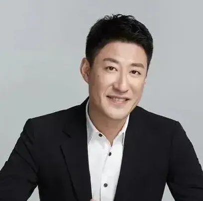 演艺圈特定的演员，只要他一出现，就知道是什么样的风格：1、于震：只要是他演的都