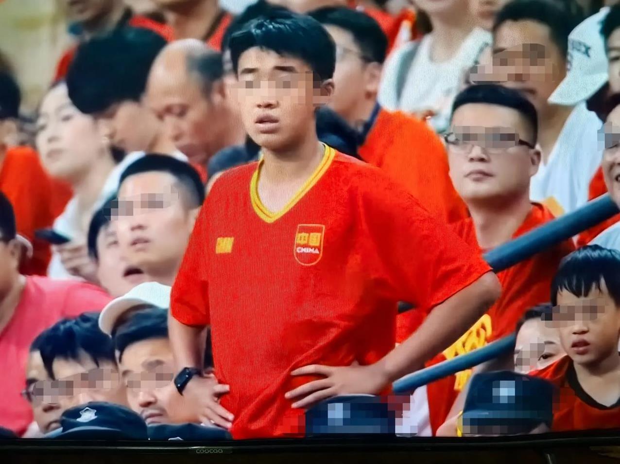 点球致胜，王钰栋补时绝杀，帮助国足保留一分脸面！果不其然，最后一战