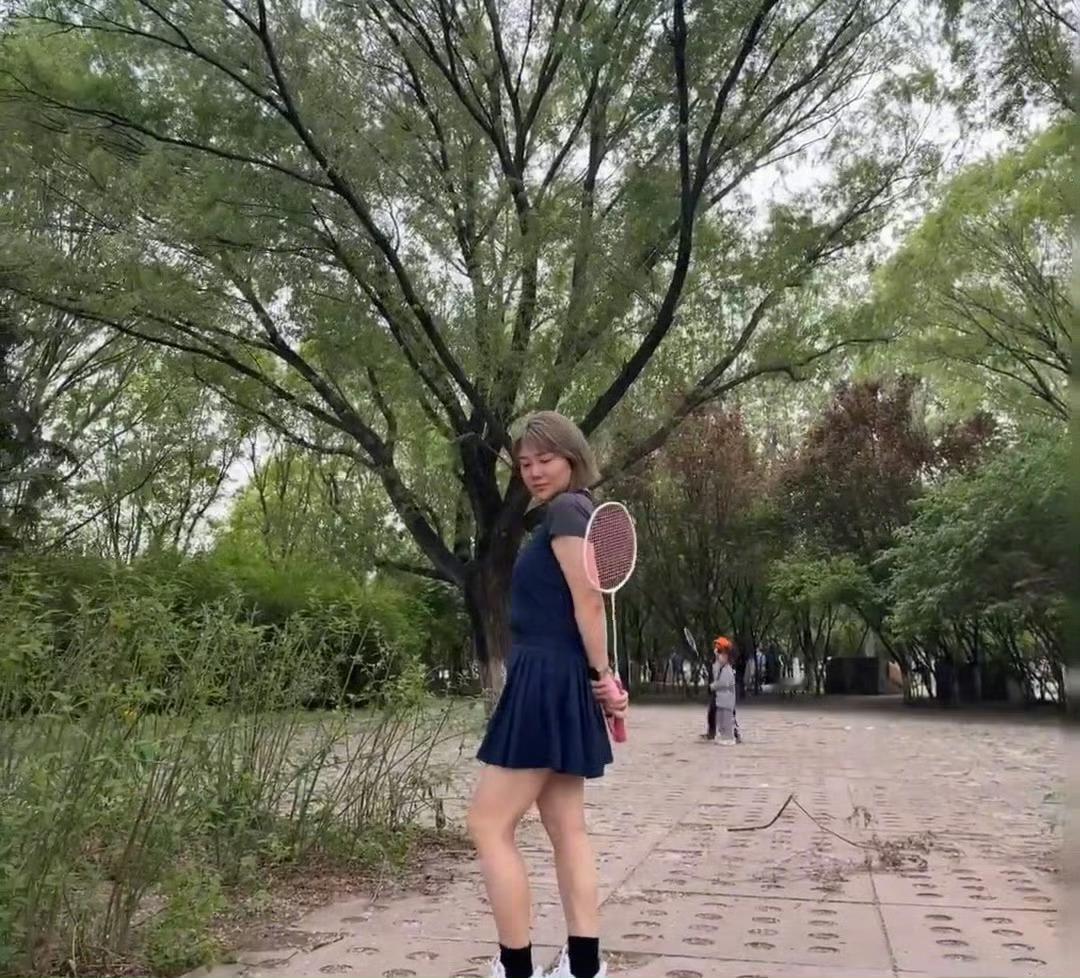 宋佳差点没认出杨天真这不挺好的么？健康瘦下来了，自信很美！这样确实认不出​​