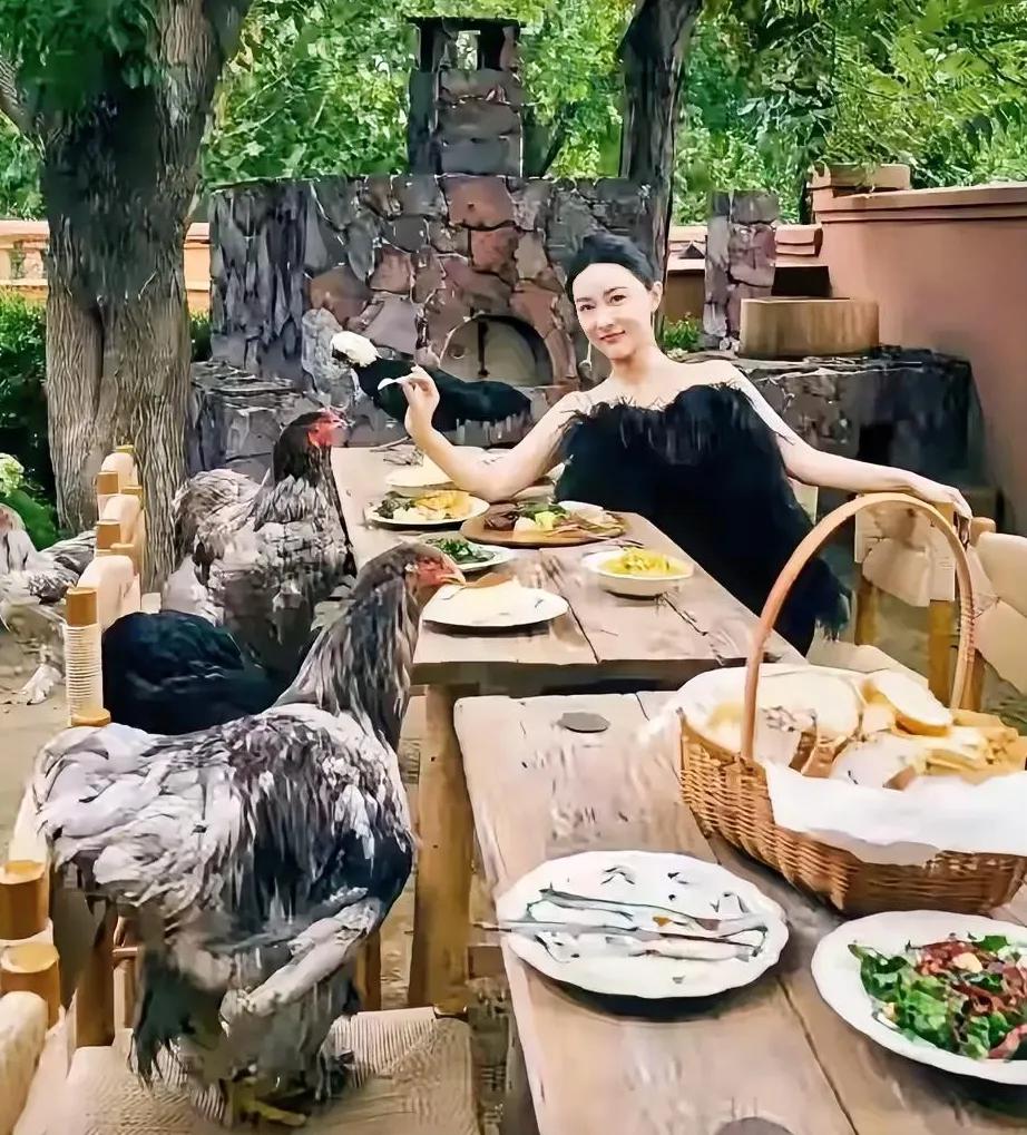 霍思燕很喜欢小动物，说点玄学的你们可能不信，很多小动物都是特别有灵性的，所以有些