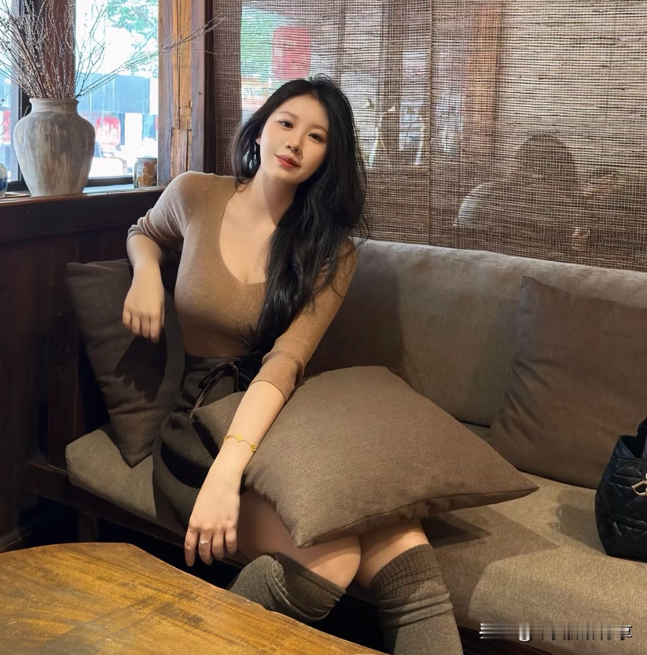 遇到一群时尚美女是怎样的体验?什么性格的女孩子比较招人喜欢为什么有的中年女性