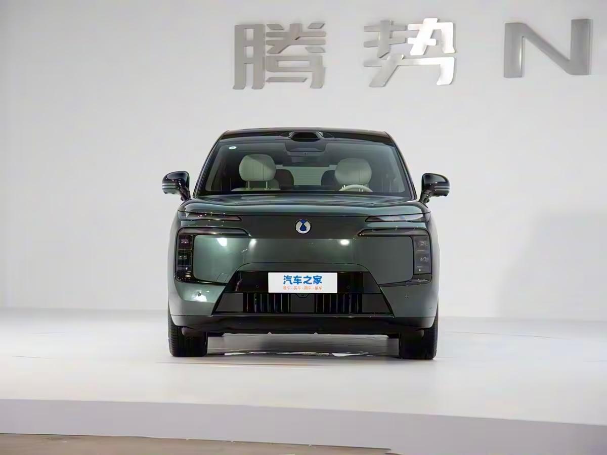 腾势N8L内外设计都很棒，清爽利落。​​​