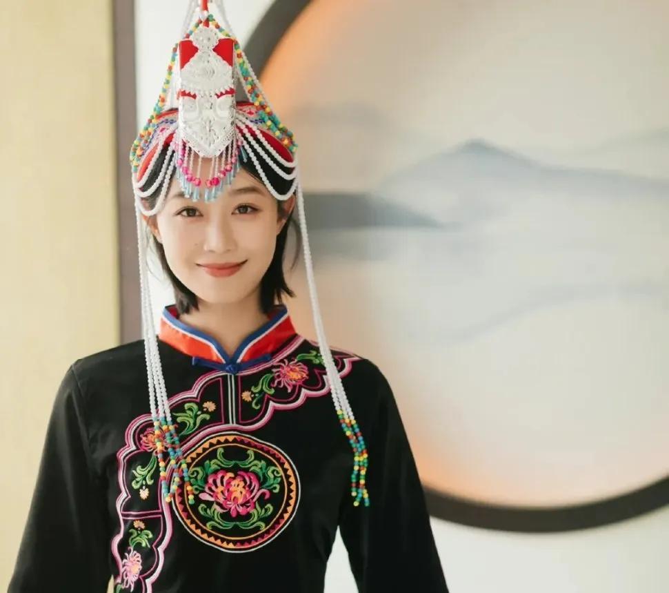 真的不要給曹俊招黑了，说什么蓝盈盈后悔了，两人谈恋爱都时候谁也不火，大大方方的