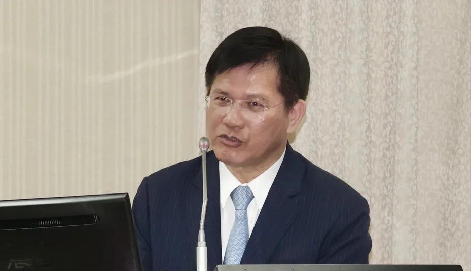 林佳龙首次回应，反咬大陆。台媒报道，针对日菲谈判“划界”，“台独”分子、台外事