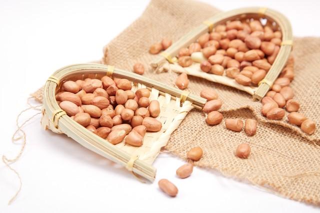 高血压一粒花生都不能吃？医生怒斥：不想血压飙升，这4物别多吃花生被冤枉了很久