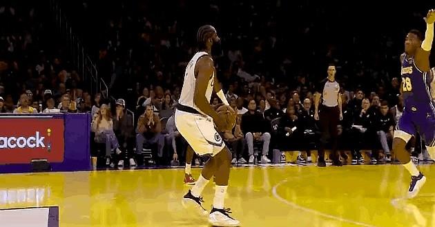 哈登现在带队赢球越来越费劲了吧？以前科比就说过他这打法难拿冠军，现在年龄上去了更