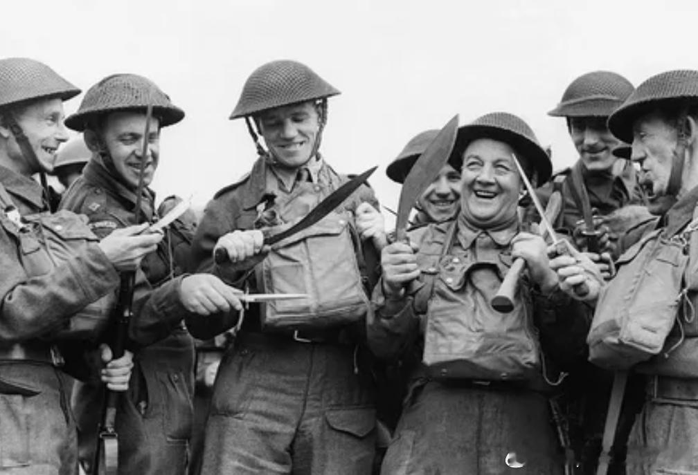 英军士兵查看廓尔喀军团kukri刀军事历史全触达