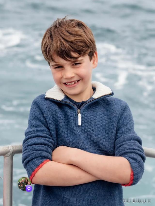 昨天是路易斯王子的八岁生日，威廉王子和凯特也分享了一张小王子的正式照片，和一小段