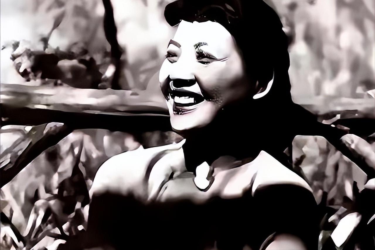 一个天天打麻将、穿旗袍、烫卷发的阔太太，竟然是潜伏在南京的地下党市委书记？更令人