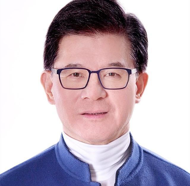 罗康瑞晚年与朱玲玲再婚，亲生儿子因父亲抛妻另娶的决定而不愿继承家族财产2021