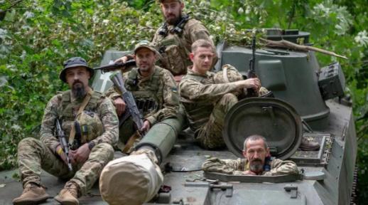 终于知道乌克兰为啥不停战了，只要前线不打仗，就会爆发激烈内战。议会里议员们推