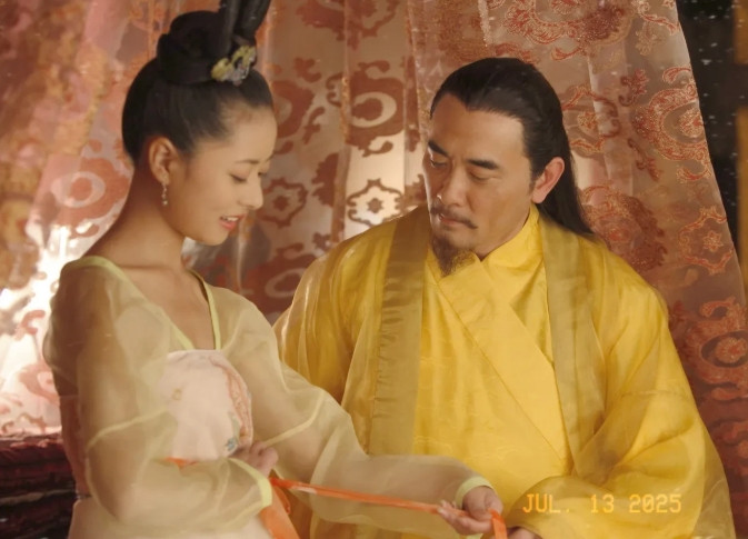 龙床旁的“保命棍”：皇帝枕边的威慑与恐慌