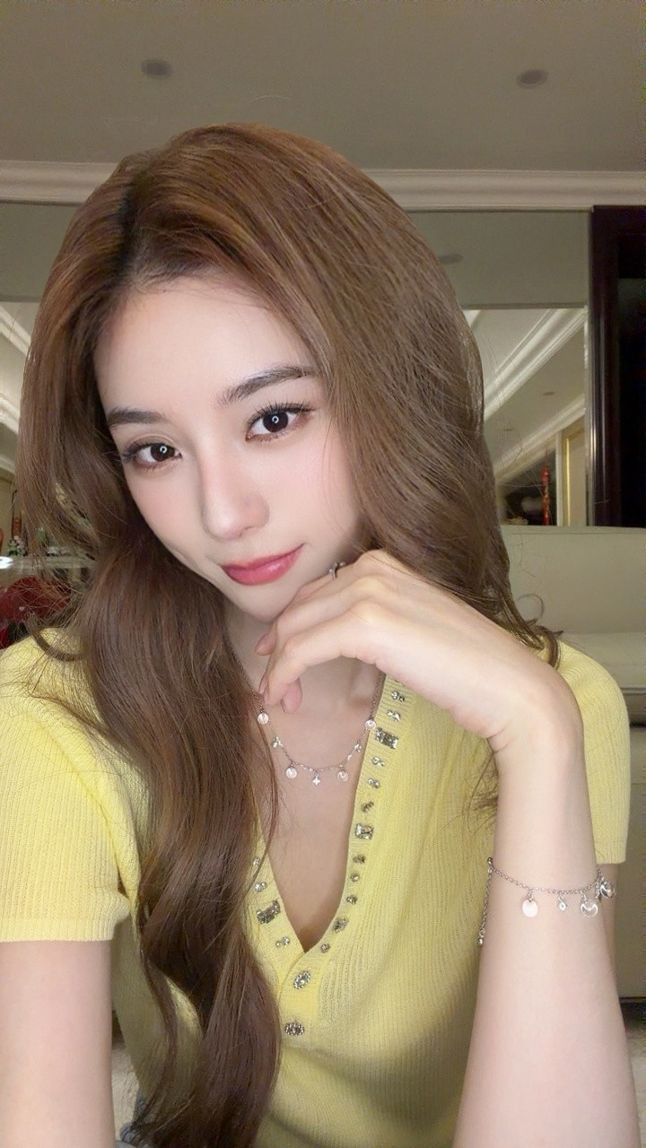 1.美嘉当年对吕子乔真的动心了，整个剧组的人都知道，可男方早就结婚了，两人根本不