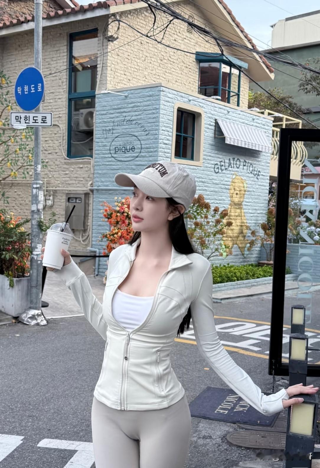 逛街也需要一条瑜伽裤