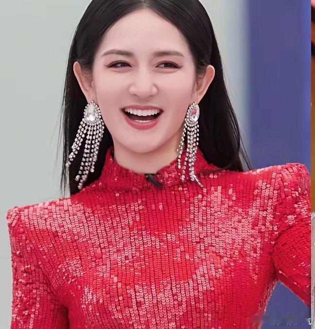 谢娜，又幸福了！5月26号下午，谢娜在个人社交平台上发文，说去参加跳跳俏俏学校的