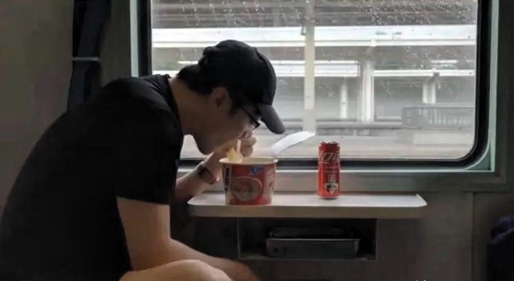 王自如，用10年的时间，给所有打工人上了一课，别管你多有能耐，手里攥着多少钱